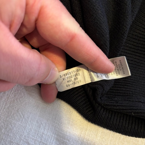 Men’s Banana Republic Silk Cashmere V-Neck Sweater - Picture 5 of 8